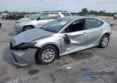 2025 Toyota Camry Le z USA, uszkodzony, nr VIN 4T1DAACK0SU566796